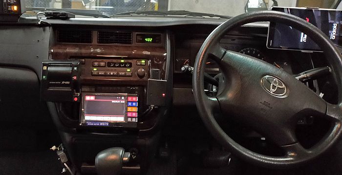 タクシーメーター「MS70」トヨタJPN 取付例