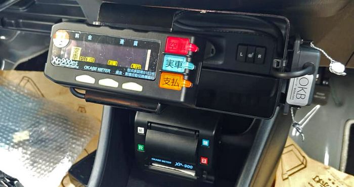 タクシーメーター「XP-900 / XP-900.DT」取付例