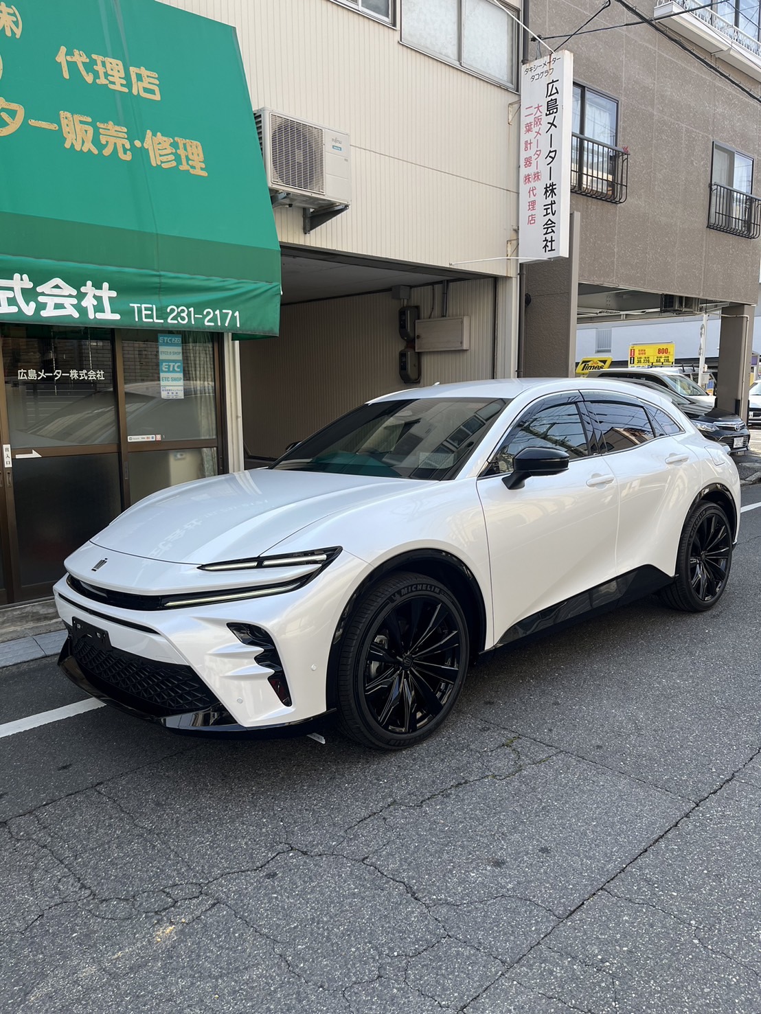 電動ドア】クラウンスポーツへ施工しました | 広島メーター株式会社